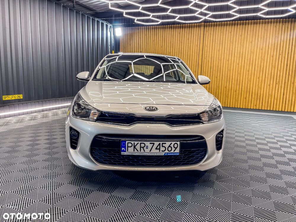 Kia Rio 1.2 L - 4
