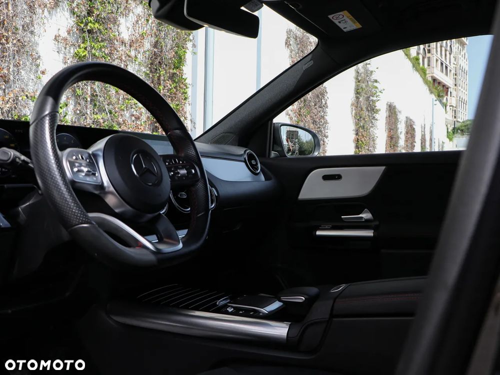 Mercedes-Benz GLA 200 AMG Line - 13
