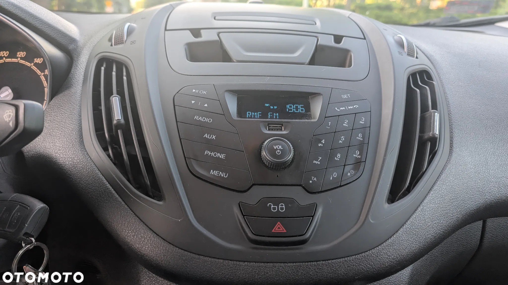 Ford Tourneo Courier 1.0 EcoBoost Titanium - 23