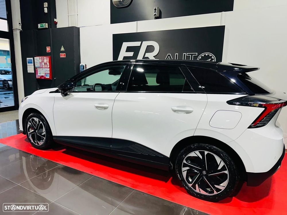 MG MG4 64 kWh Luxury - 11