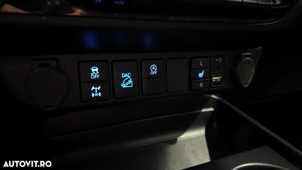 Toyota Hilux 2.8D 204CP 4x4 Double Cab AT GR Sport II - 32