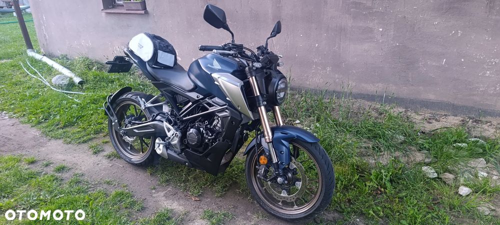 Honda CB - 1