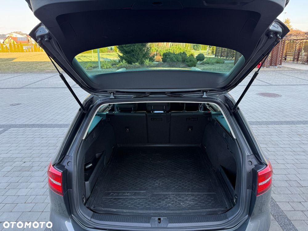 Volkswagen Passat 2.0 TDI SCR DSG 4Motion Elegance - 16