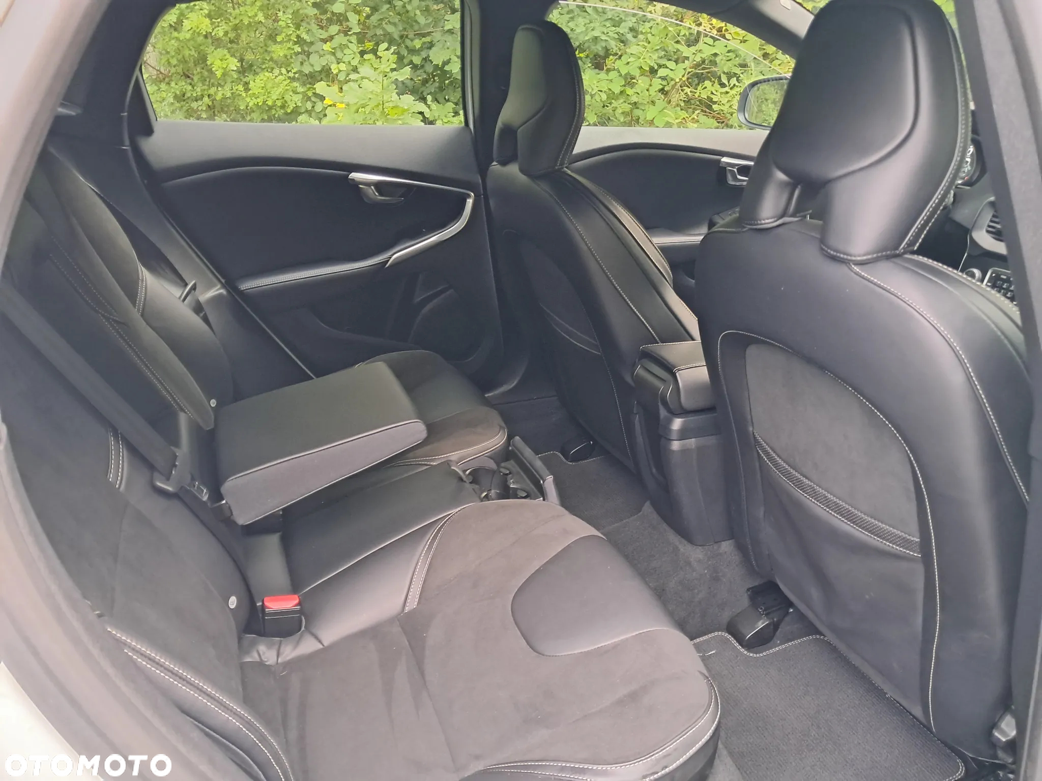 Volvo V40 T2 Drive-E R-Design Momentum - 13