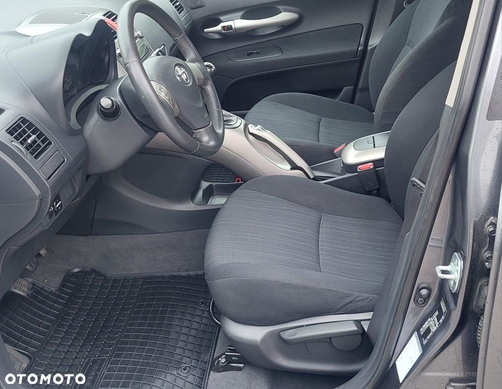 Toyota Auris 1.4 D-4D - 11