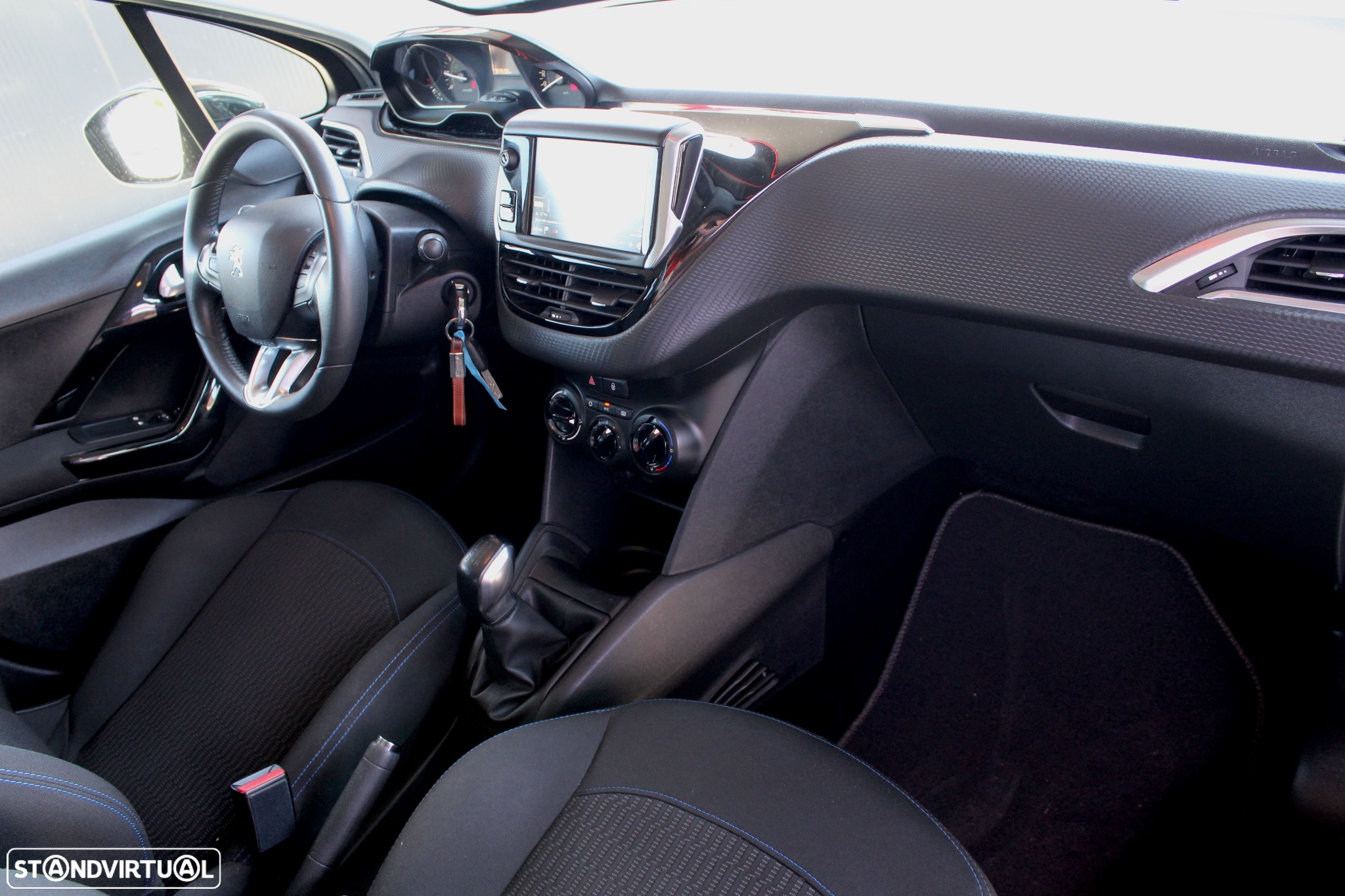 Peugeot 208 1.2 PureTech Signature - 17