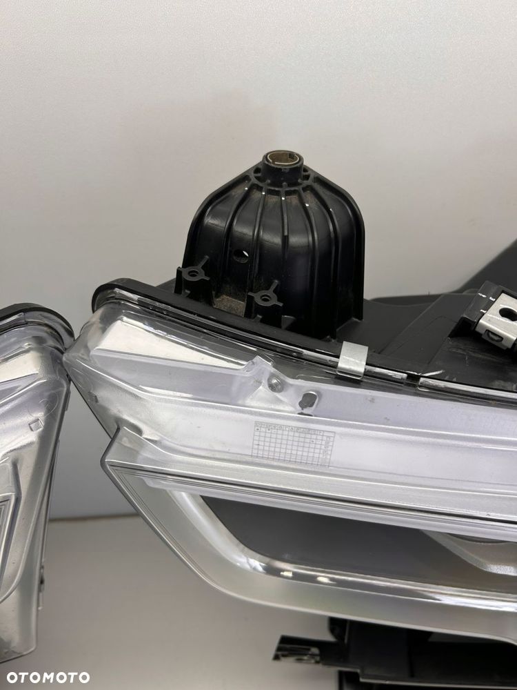 DODGE RAM 19-23 LAMPA FULL LED LEWA PRAWA PRZÓD - 6