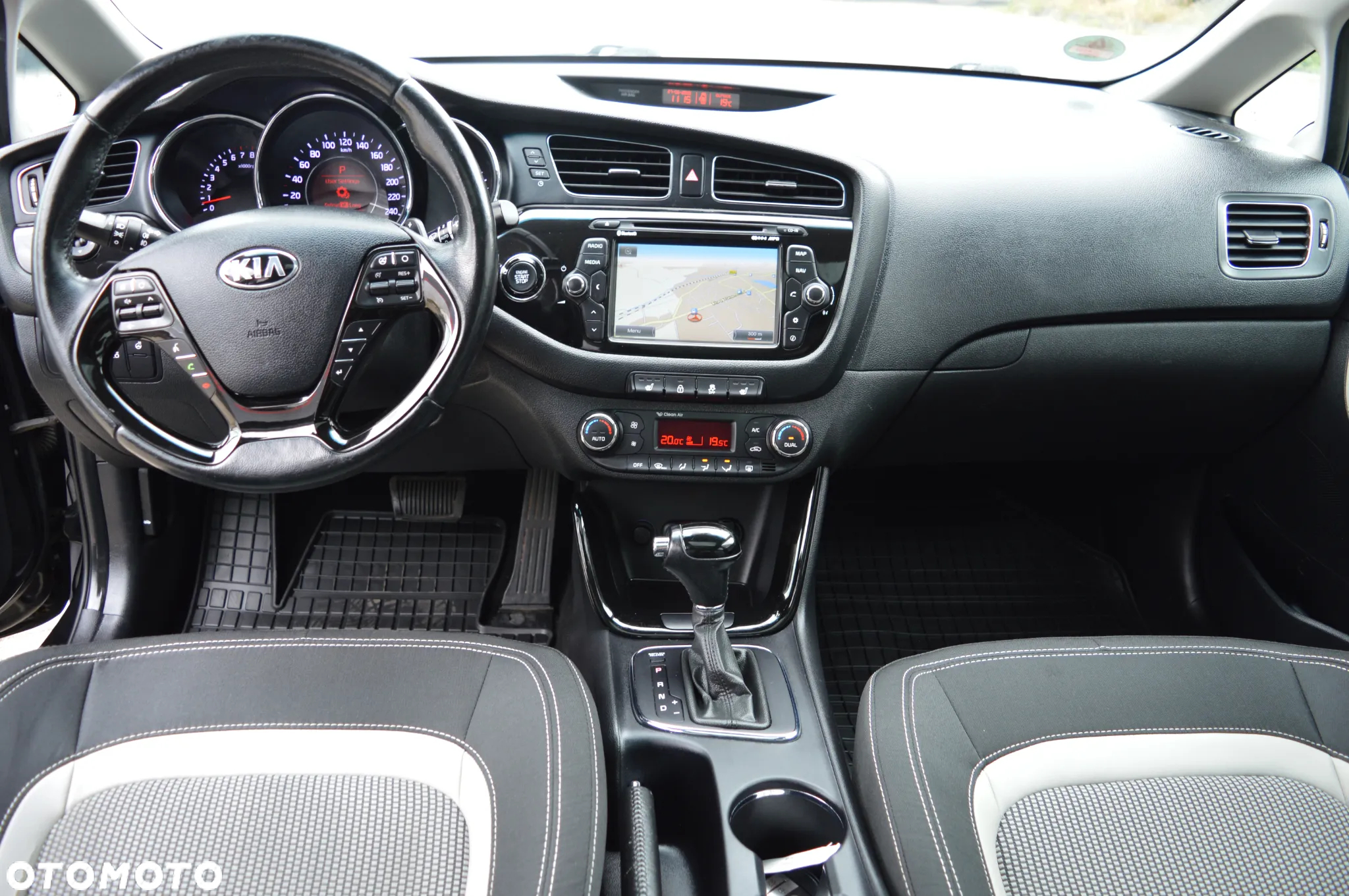Kia Ceed 1.6 GDI SW DCT Platinum Edition - 18