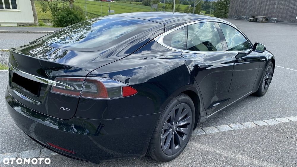 Tesla Model S - 5