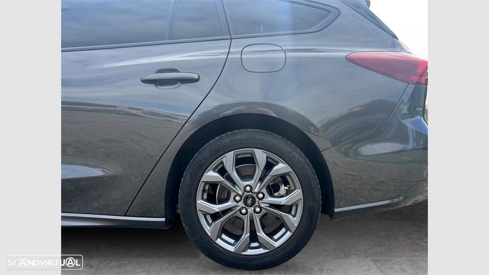 Ford Focus 1.0 EcoBoost MHEV ST-Line — fotografia 10