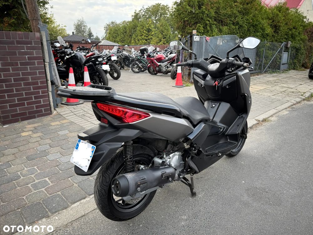 Yamaha X-max - 6