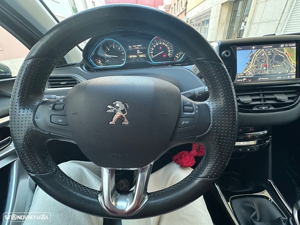 Peugeot 2008 - 8
