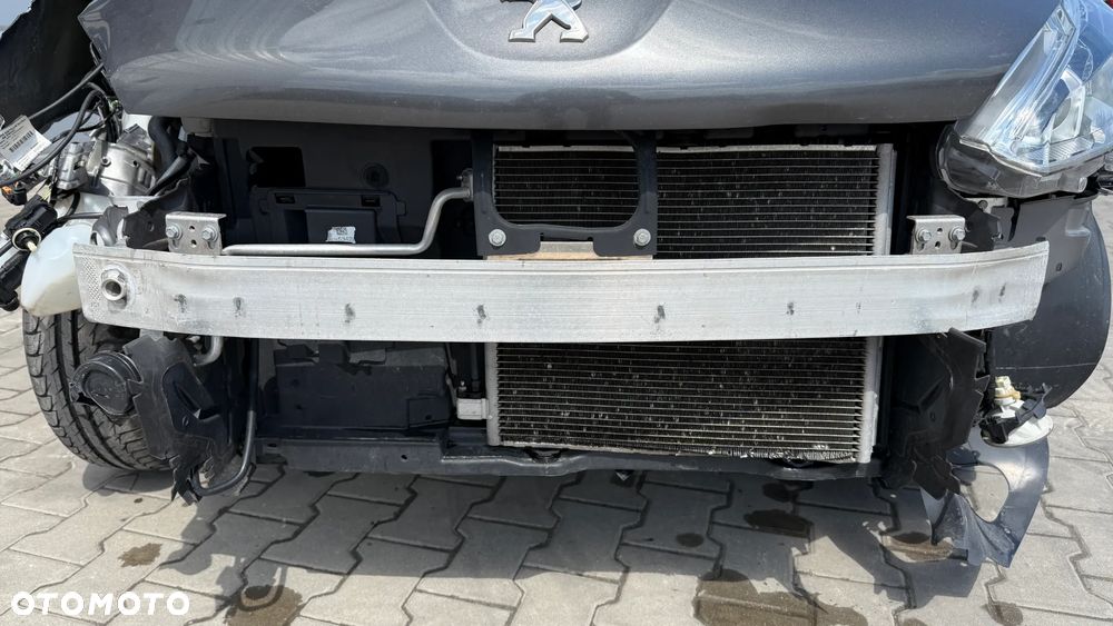 Peugeot 208 - 27