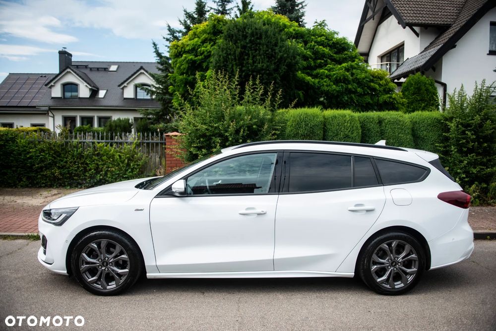 Ford Focus 1.0 EcoBoost Hybrid ST-LINE - 11