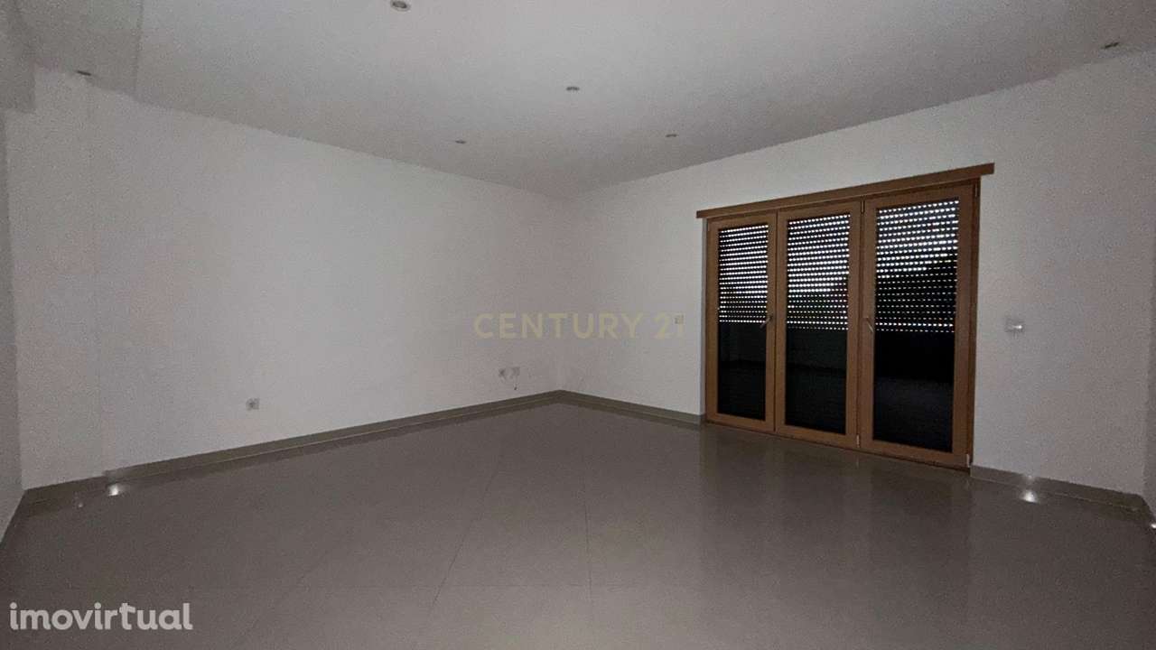 Apartamento T3 com Duas Varandas e Arrecadação, no Pinhal Novo - Grande imagem: 3/39