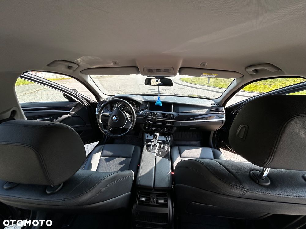 BMW Seria 5 520d xDrive - 23