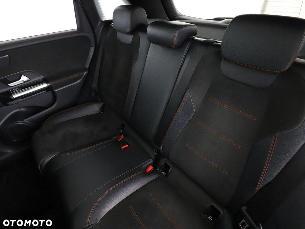 Mercedes-Benz Klasa B 180 d AMG Line 8G-DCT - 18