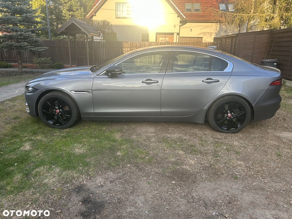 Jaguar XE 20d Prestige - 8
