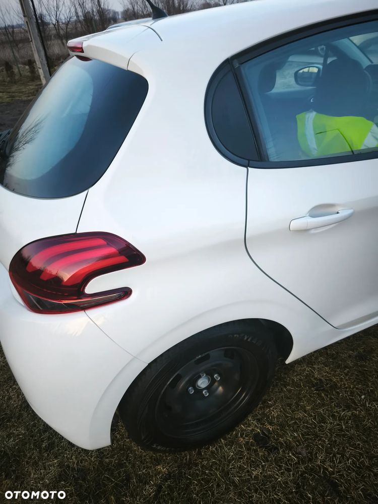 Peugeot 208 - 6