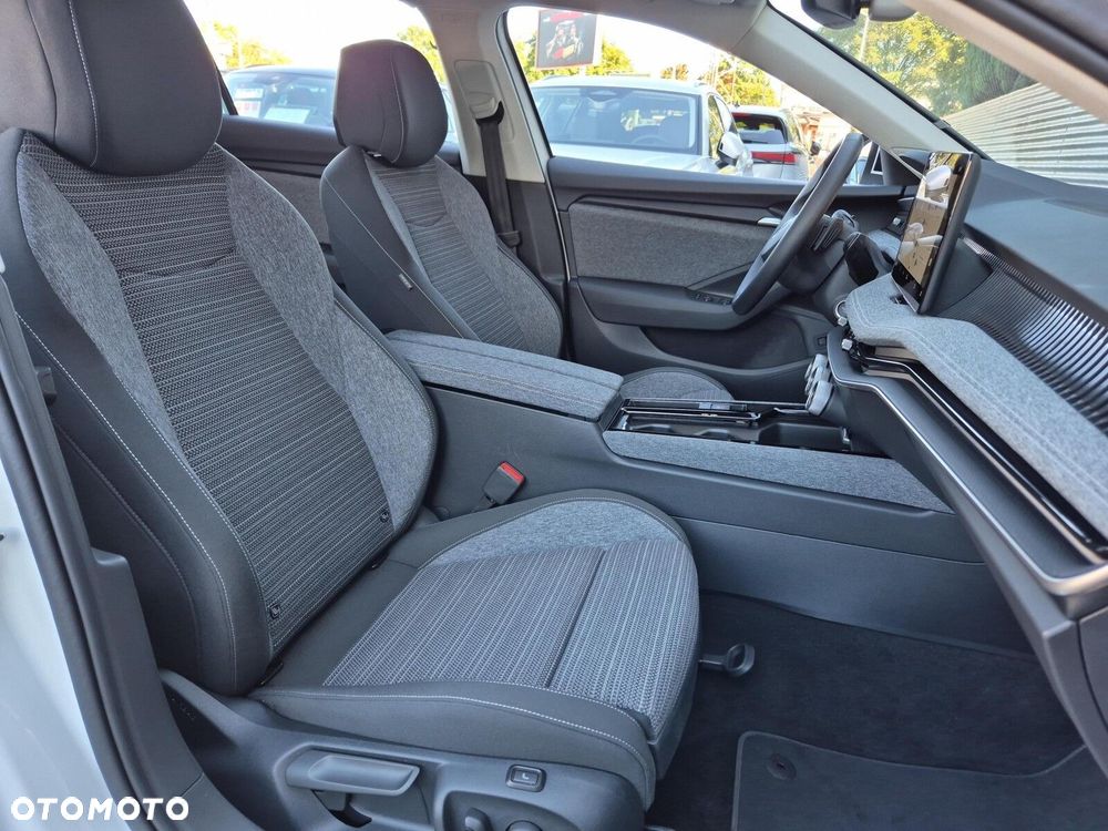 Skoda Superb 2.0 TDI SCR Selection DSG - 13