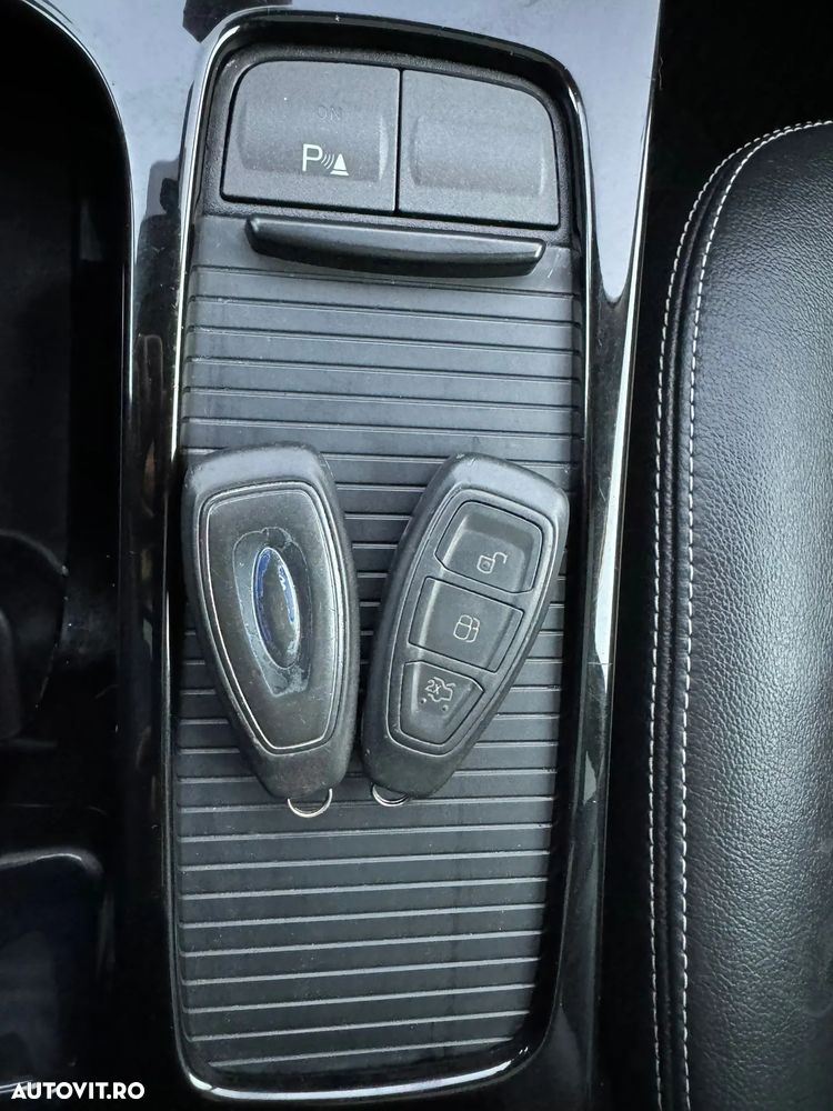Ford Kuga - 38