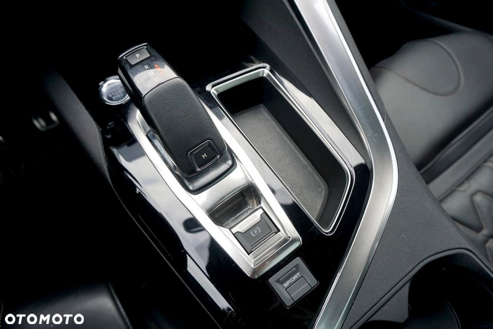 Peugeot 5008 PureTech 180 EAT8 Stop & Start GT Pack - 32