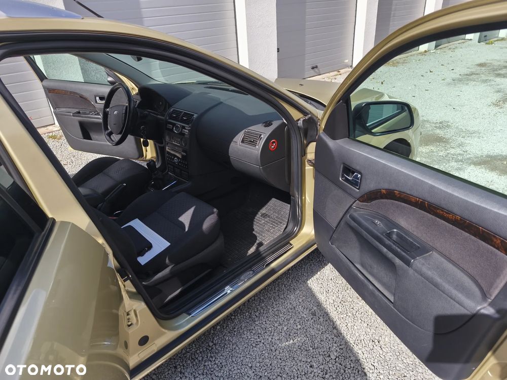 Ford Mondeo 1.8 Ambiente - 15