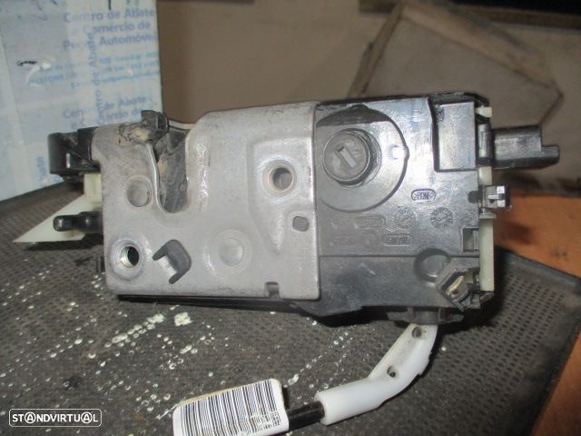 Fecho 9812500880 PEUGEOT 208 2015 1.6HDI 92CV 5P BRANCO FESQ 6 PINOS PEUGEOT 208 2018 1.2I 83CV 5P VERMELHO FESQ - 3