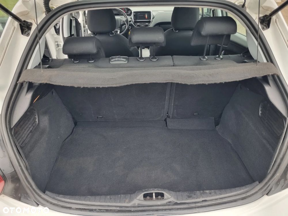 Peugeot 208 - 13