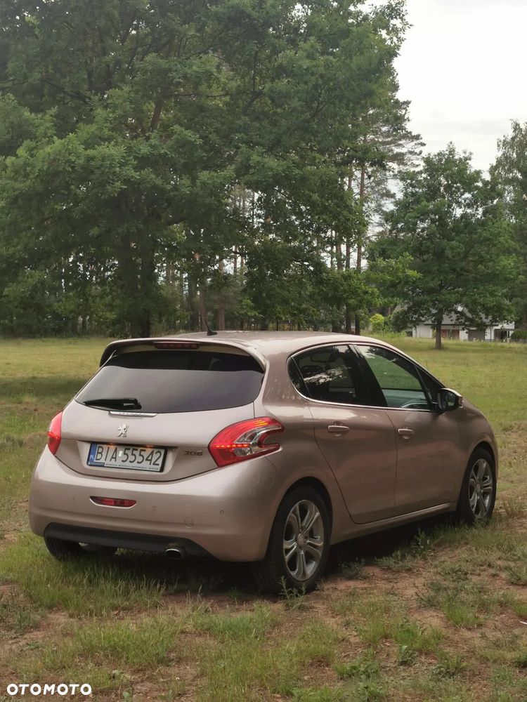 Peugeot 208 - 10