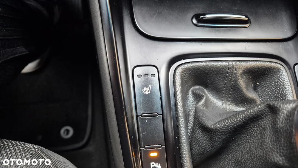 Kia Carens 1.6 GDI Dream Team Edition - 25