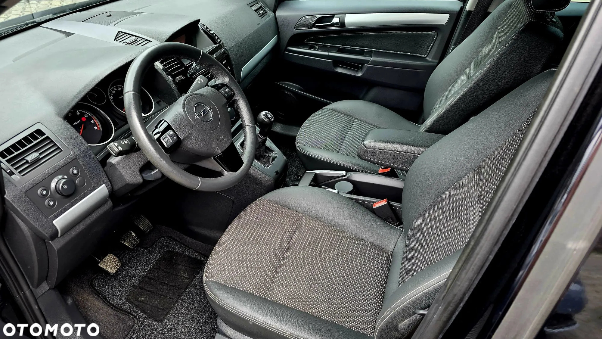 Opel Zafira 1.8 Cosmo - 12