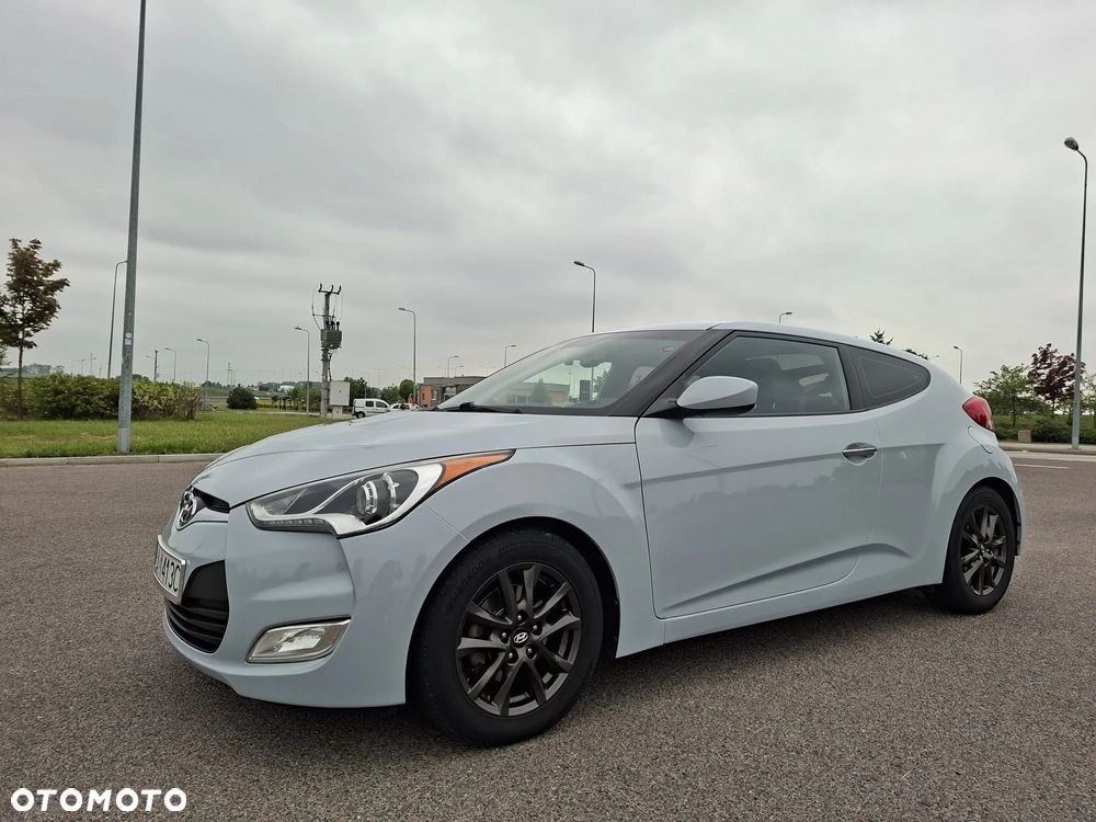 Hyundai Veloster - 4