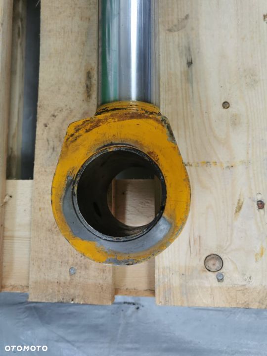 JCB 530-70 {Cylinder hydrauliczny poziomowania} - 6