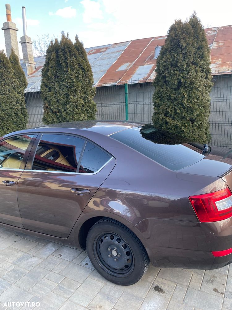 Skoda Octavia 1.6 TDI STYLE DSG - 3