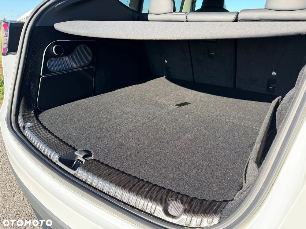 Tesla Model Y Long Range AWD - 13