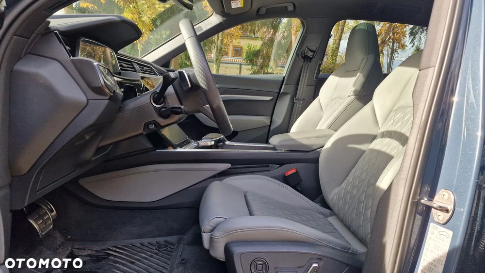 Audi Q8 ver-e--tron-55-114kwh-quattro-s-line - 23