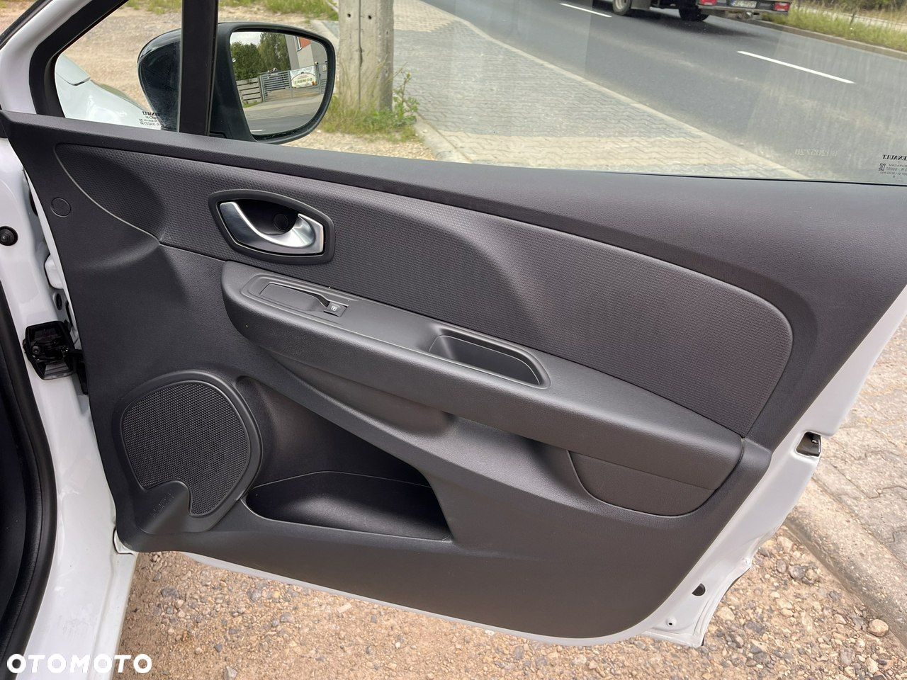 Renault Clio - 23