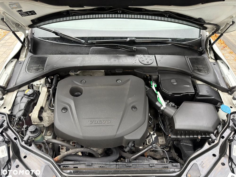 Volvo XC 60 D4 AWD R-Design - 33