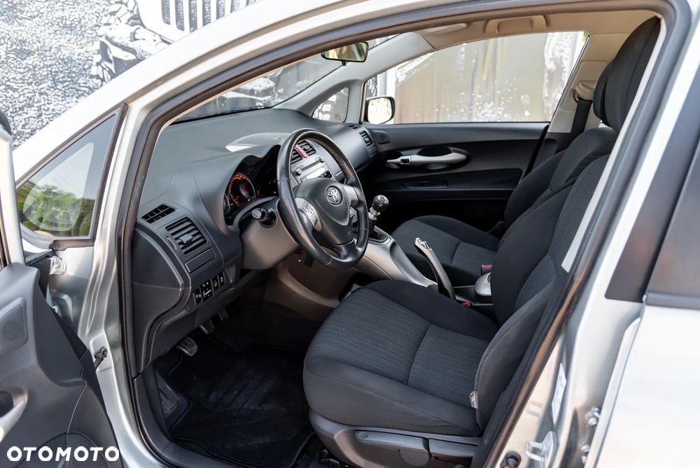 Toyota Auris 1.33 VVT-i Terra - 17