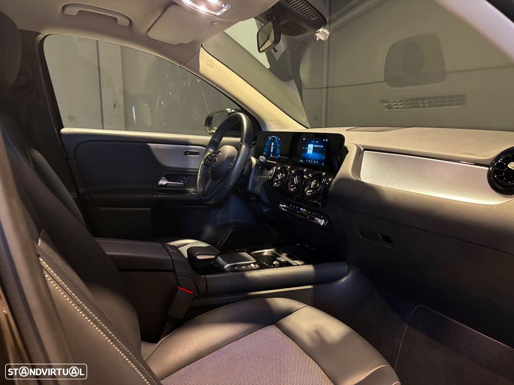 Mercedes-Benz GLA 180 7G-DCT - 16