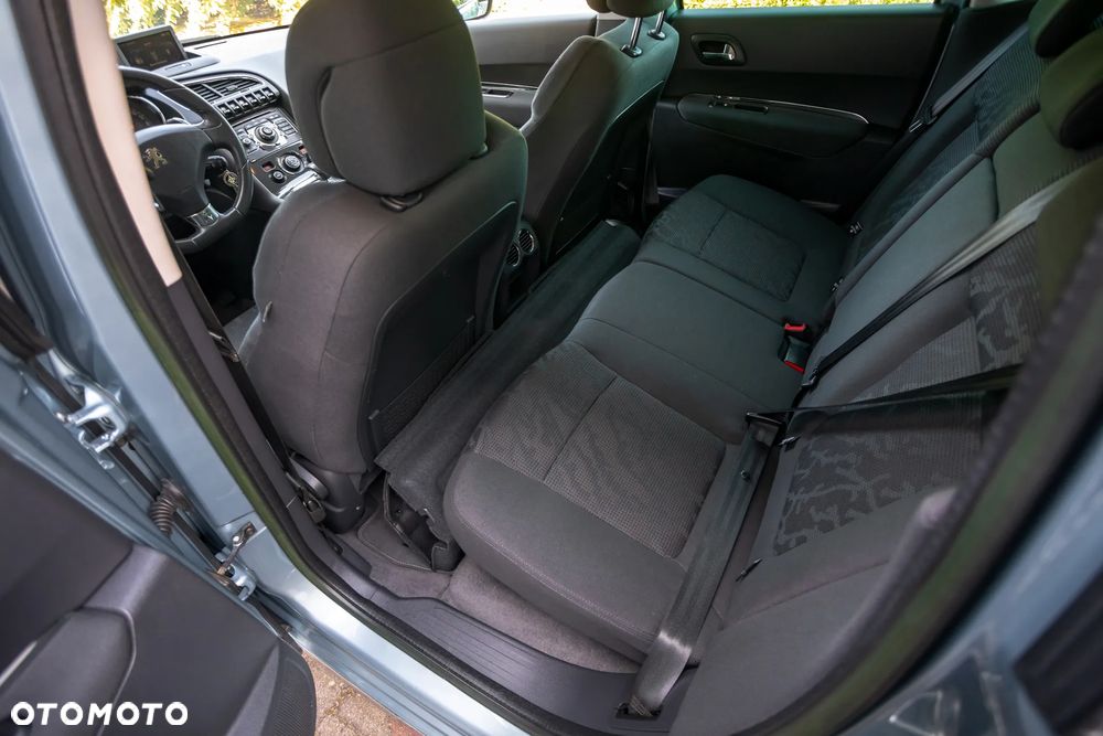 Peugeot 3008 Hybrid4 - 16