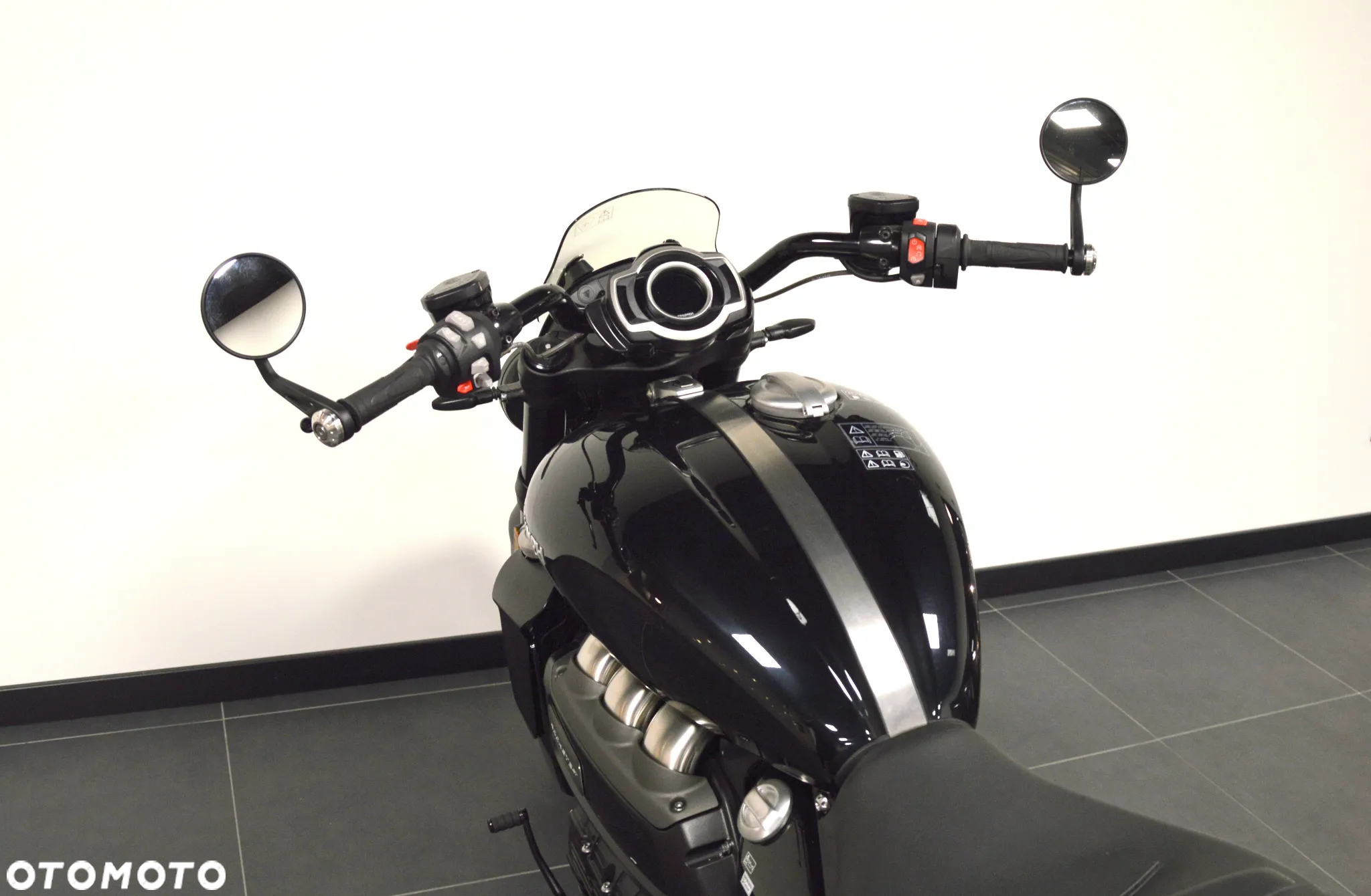 Triumph Rocket - 7