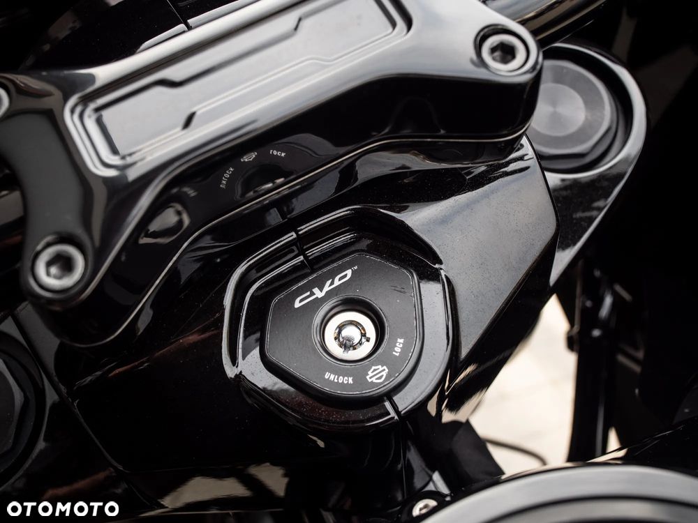 Harley-Davidson Touring Road Glide - 26