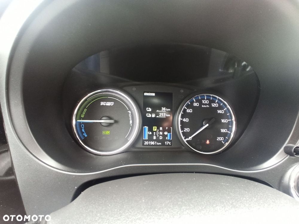 Mitsubishi Outlander - 19