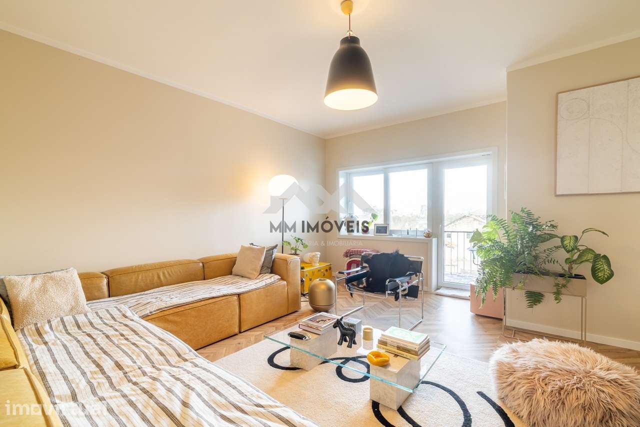 Apartamento T4 +1| Renovado | Convertido em T3+1 | Varanda |  Carvalhi - Grande imagem: 4/43