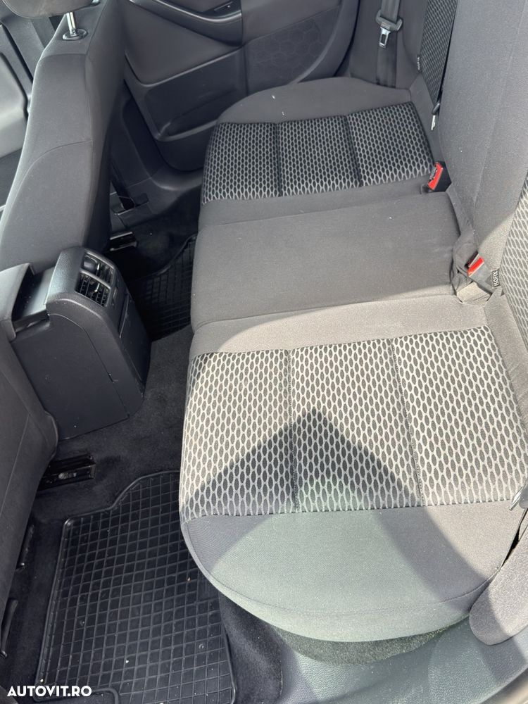 Volkswagen Golf 1.6 TDI DPF Trendline - 6