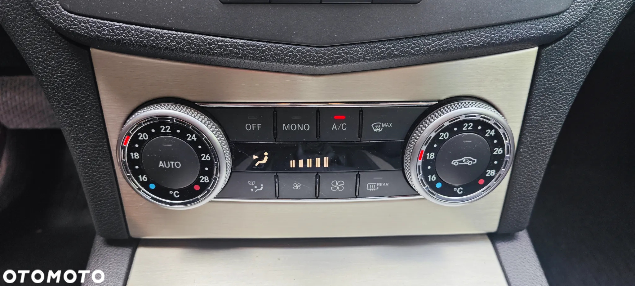 Mercedes-Benz Klasa C 180 T CGI Automatik BlueEFFICIENCY Avantgarde - 33