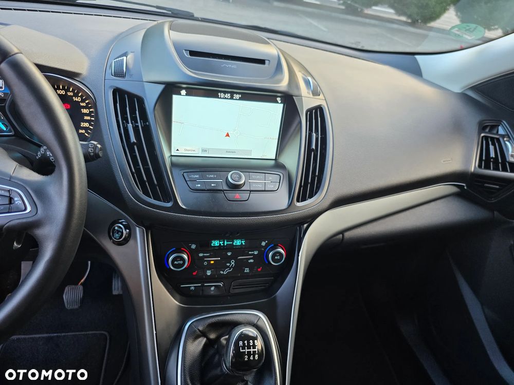 Ford Kuga 1.5 EcoBoost 2x4 Titanium - 19