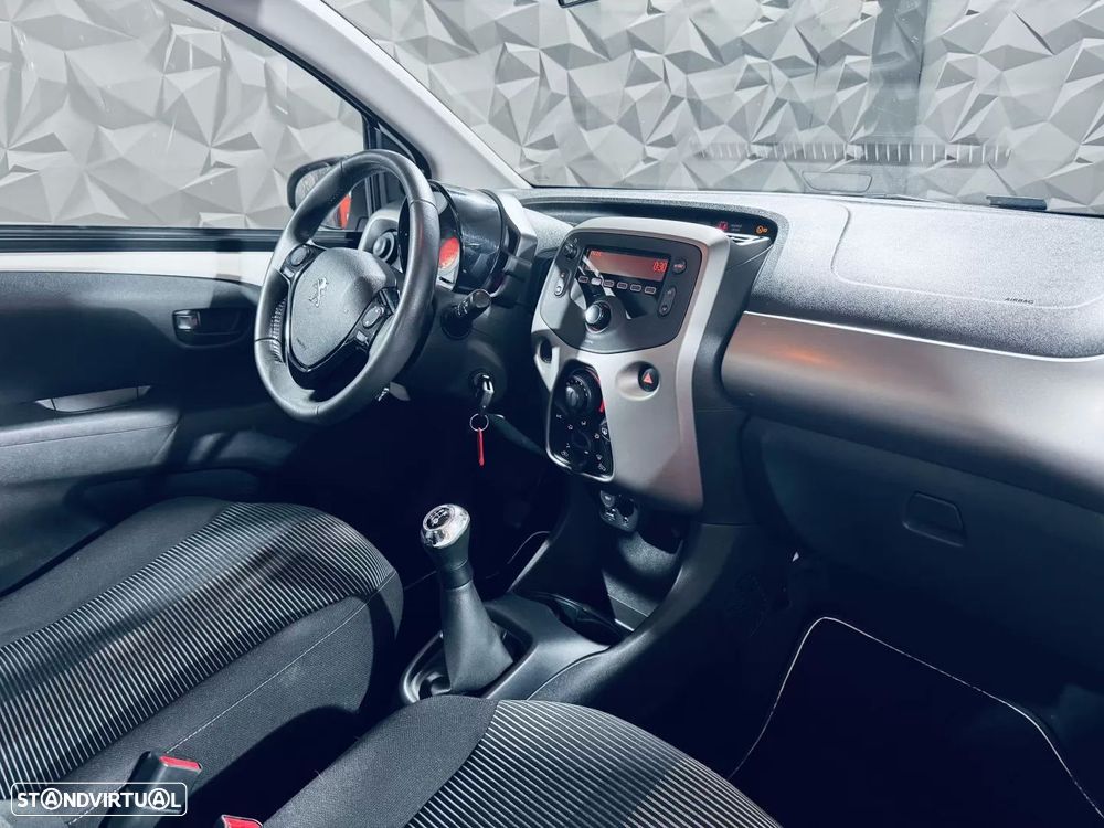 Peugeot 108 1.2 PureTech Top! Allure - 28
